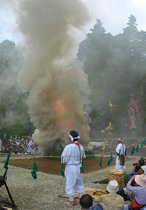 那須波切不動尊火祭り