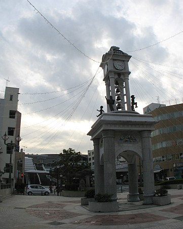 秦野駅前