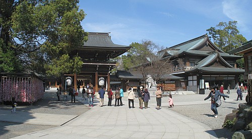 寒川神社境内