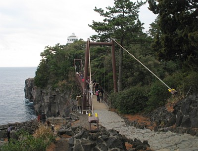 門脇吊橋と門脇埼灯台