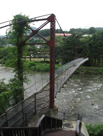 利根川に架かる吊り橋