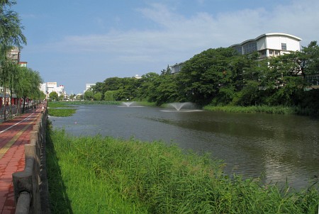 千秋公園のお堀